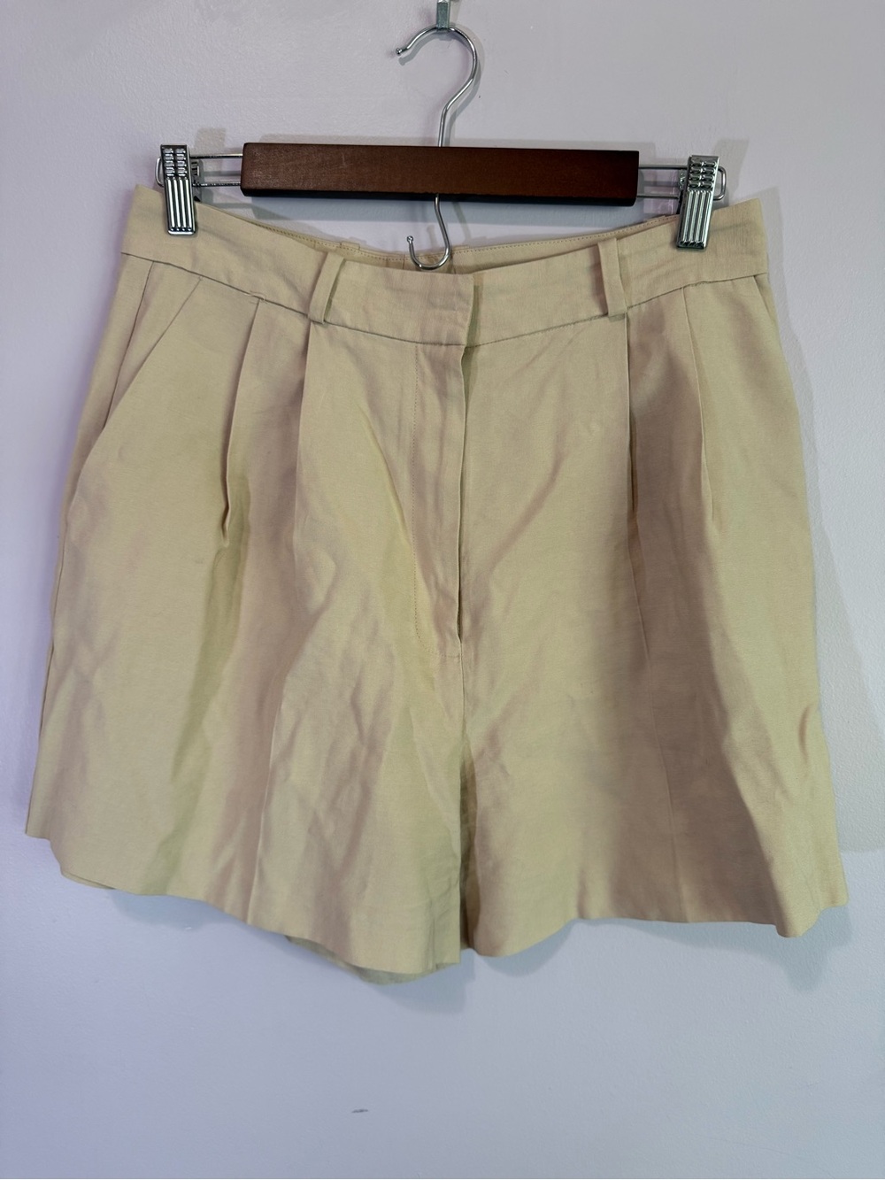 WAYF Nordstrom Beige High Waisted Pleated Women’s Shorts Size M Classic